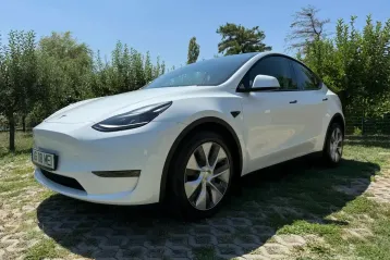 Tesla Model Y Long Range 2022 – 72.374 km, Electrică, AWD – Leasing Financiar sau Operațional pe Societate, Avans minim 15%, 5 ani
