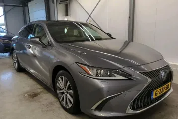 Lexus Seria ES din 2019 - oferta LEX164300