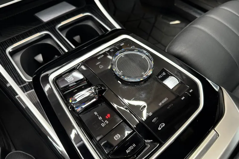 BMW 740d (Seria 7) din 2023 cu 64.322 km - oferta BMW195331 - foto 19