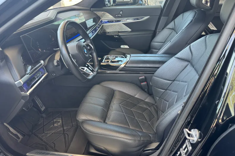 BMW 740d (Seria 7) din 2023 cu 66.450 km - oferta BMW209292 - foto 18